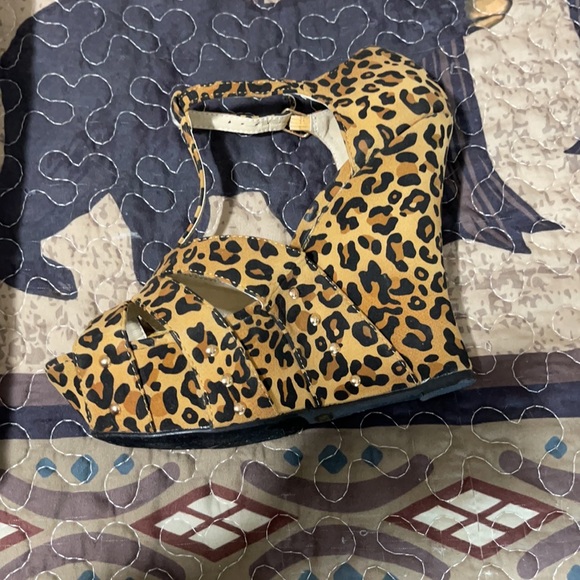 Cheetah print heals - Picture 2 of 6